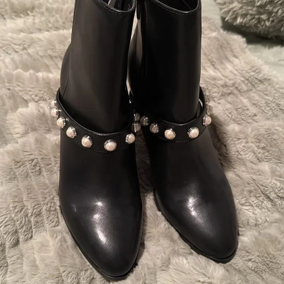 Boots - Picture 2 of 4